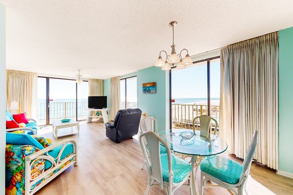 TV - Beachfront condo with Gulf views, outdoor pool, large wrap-around balcony, & W&D (Gulf Shores)