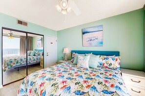 3 bedrooms, iron/ironing board, Internet, bed sheets - Beachfront condo with Gulf views, outdoor pool, large wrap-around balcony, & W&D (Gulf Shores)