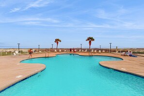 Pool - Gulf-front ground floor condo with beach access, pools, hot tub, & sports courts (Gulf Shores)