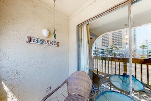 Terrace/patio - 2nd-floor condo near the beach with balcony, outdoor pool, partial beach views (Gulf Shores)