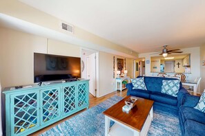 TV, offices - Inviting condo with ocean view, on-site pool, cozy balcony, washer/dryer & AC (Gulf Shores)