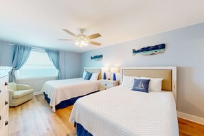 2 bedrooms, WiFi, bed sheets - Inviting condo with ocean view, on-site pool, cozy balcony, washer/dryer & AC (Gulf Shores)
