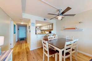 Dining - Inviting condo with ocean view, on-site pool, cozy balcony, washer/dryer & AC (Gulf Shores)