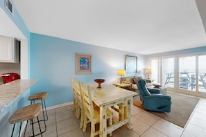 TV, offices - Stunning oceanfront condo with beach access, pool, balcony, & amazing views (Gulf Shores)