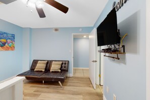 TV, offices - Stunning oceanfront condo with beach access, pool, balcony, & amazing views (Gulf Shores)