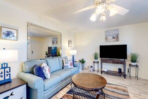 TV, offices - Gulf Coast condo with on-site pool, amazing view, easy beach access, AC, & W/D (Gulf Shores)