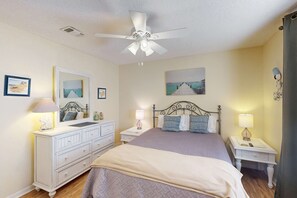 2 bedrooms, iron/ironing board, WiFi, bed sheets - Inviting condo with Gulf view, balcony, pool, full kitchen, & W/D (Gulf Shores)