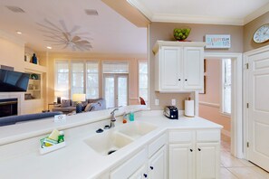 Interior - Sunny home in a private community with beach, hot tub, pool, and tennis access (Gulf Shores)