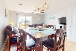 Dining - Condo right across from the beach with a balcony, W&D, central AC, & pool access (Gulf Shores)