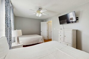 1 bedroom, WiFi, bed sheets - Bright condo near beach with pool access, balcony, & central AC (Gulf Shores)