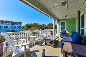 Property grounds - Kraken - Spacious 4 Bedroom Home with Private Beach Access (Kure Beach)