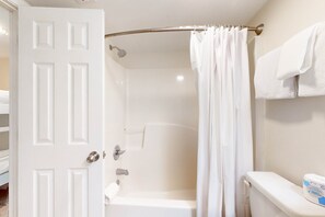 Shower, hair dryer, towels - 2nd-floor Gulf-front condo with amazing beach views, balcony, outdoor pool & W/D (Gulf Shores)