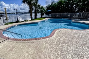 Pool - Water-view condo with pool, BBQs, beach access, fishing dock, balcony, & WiFi (Gulf Shores)