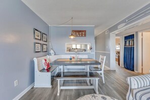 Dining - Ganti's Shanty - Ocean Views, Walkable to CB Boardwalk (Carolina Beach)
