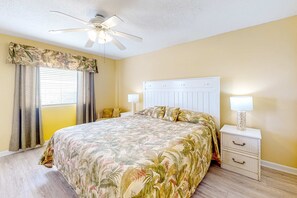 2 bedrooms, WiFi, bed sheets - Fourth-floor Gulf-front getaway with balcony, views, central AC, & outdoor pool (Gulf Shores)