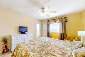 2 bedrooms, WiFi, bed sheets - Fourth-floor Gulf-front getaway with balcony, views, central AC, & outdoor pool (Gulf Shores)