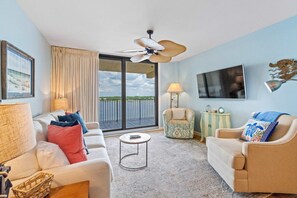 TV - Beautiful waterfront condo with fantastic views, newly remodeled pool, balcony & W&D (Gulf Shores)
