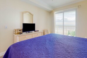 3 bedrooms, iron/ironing board, WiFi, bed sheets - Beachfront corner condo with amazing Gulf views, balcony, pools & hot tubs (Gulf Shores)