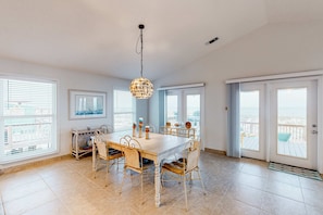 Dining - Lovely beachfront home with balcony, central AC, & washer,dryer (Gulf Shores)