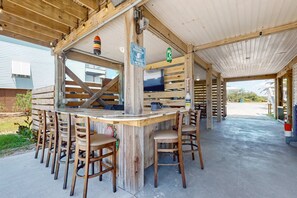 Bar (on property) - Dog-friendly home with private pool, hot tub, & pickleball,basketball court (Gulf Shores)