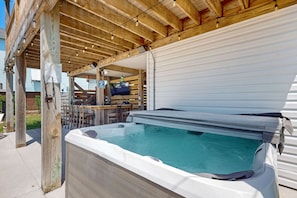 Terrace/patio - Dog-friendly home with private pool, hot tub, & pickleball,basketball court (Gulf Shores)