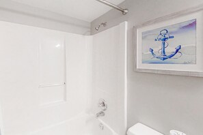 Shower, hair dryer, towels - Attractive and Convenient Gulf-Front Home Right on Beach with Shared Pool, Hot Tub (Gulf Shores)