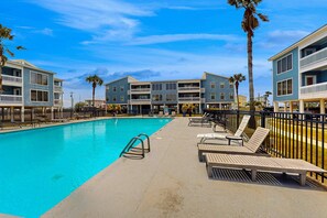 Pool - Cheerful Condo with Shared Pool, Pier, and Beach Access (Gulf Shores)