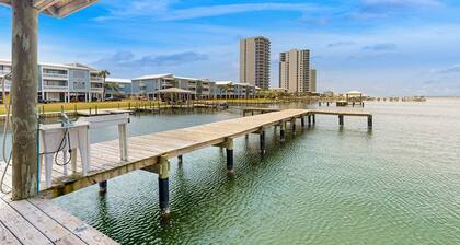 Cheerful Condo with Shared Pool, Pier, and Beach Access