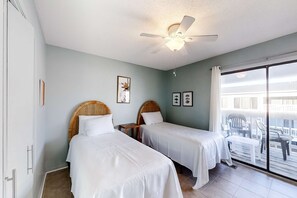 2 bedrooms, bed sheets - Cheerful Condo with Shared Pool, Pier, and Beach Access (Gulf Shores)