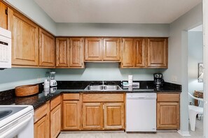 Fridge, microwave, oven, stovetop - Cheerful Condo with Shared Pool, Pier, and Beach Access (Gulf Shores)