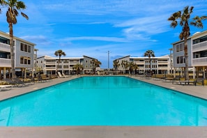 Pool - Bright & Beautiful Condo with Shared Pool, Boat & Fishing Pier, Balcony, AC (Gulf Shores)