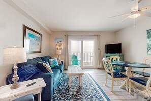 TV, offices - Gorgeous Beach Home Overlooking the Beach w/Free WiFi, Central AC, Shared Pool and Covered Parking (Gulf Shores)