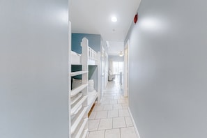 Interior - Serene Gulf-front condo with pool, hot tub, sauna, washer/dryer, & central AC (Gulf Shores)