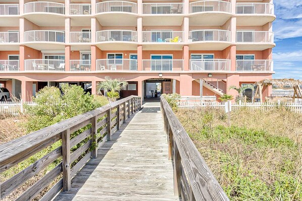 Exterior - Serene Gulf-front condo with pool, hot tub, sauna, washer/dryer, & central AC (Gulf Shores)