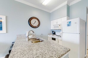 Fridge, microwave, oven, stovetop - Serene Gulf-front condo with pool, hot tub, sauna, washer/dryer, & central AC (Gulf Shores)