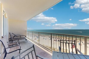 Property grounds - Inviting Gulf-front condo with pool, sauna, washer,dryer, & central AC (Gulf Shores)