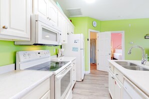 Fridge, microwave, oven, stovetop - Colorful Duplex Apartment with Porch, WiFi & Central AC - Walk to the Beach (Gulf Shores)