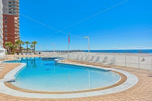 Pool - Gulf-front condo with beach views, balcony, central AC & pool (Gulf Shores)