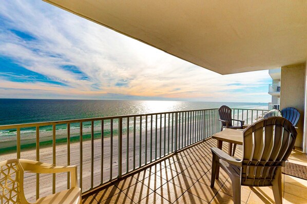 Property grounds - Gulf-front condo with beach views, balcony, central AC & pool (Gulf Shores)