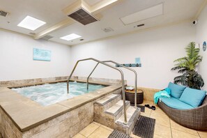 Interior - Gulfview condo wbalcony & resort amenities - shared pools, hot tubs, tennis (Gulf Shores)