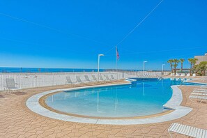 Pool - Renovated Gulf-front condo with lovely view, balcony, AC, W&D & pool (Gulf Shores)