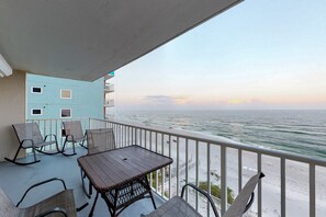 Property grounds - Renovated Gulf-front condo with lovely view, balcony, AC, W&D & pool (Gulf Shores)