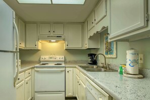 Fridge, microwave, oven, stovetop - Waterfront condo with amazing views, beach access & pool/hot tub on-site (Orange Beach)