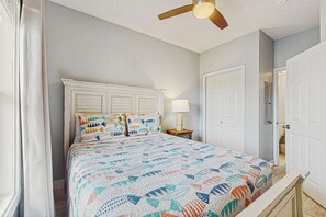 1 bedroom, iron/ironing board, WiFi, bed sheets - Updated Gulf front condo w/ shared pool, hot tub, and sauna, & beach access (Orange Beach)