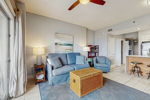 TV, offices - Updated Gulf front condo w/ shared pool, hot tub, and sauna, & beach access (Orange Beach)