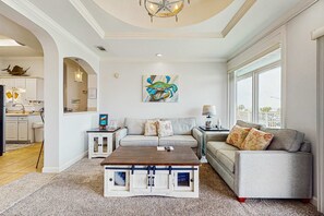 TV, DVD player - Exclusive condo with panoramic views, walkable hotspots, and beach access (Gulf Shores)