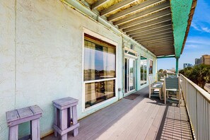 Terrace/patio - Exclusive condo with panoramic views, walkable hotspots, and beach access (Gulf Shores)