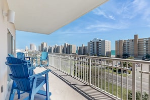 Property grounds - Beachview condo with shared indoor and outdoor pool, beach acces, and WIFI (Gulf Shores)
