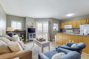 TV, offices - Bright coastal condo with Gulf views, pools, hot tub & private balcony (Gulf Shores)