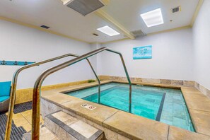 Pool - Bright coastal condo with Gulf views, pools, hot tub & private balcony (Gulf Shores)